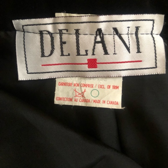 Vintage 80s black velvet pencil skirt
size:15
Made in Canada 🇨🇦 - Picture 4 of 5